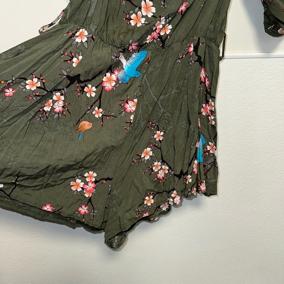 Women's JAASE Shorts Romper Size L Green Floral missing belt - Picture 9 of 10
